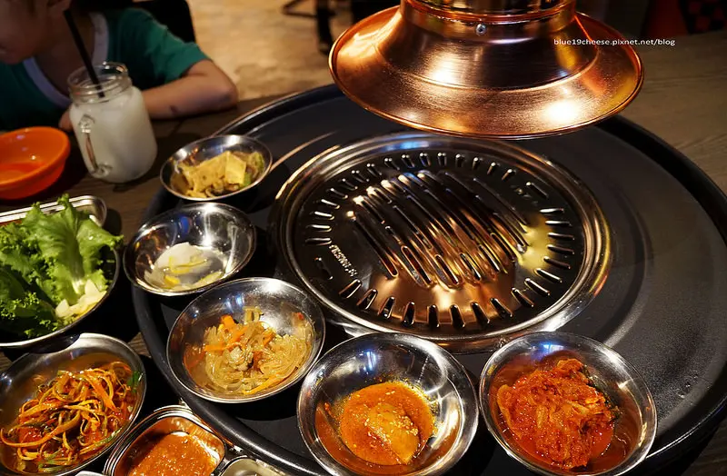 【台中西屯】笨豬跳韓式烤肉 Bungy Jump Korean BBQ 朝富店 - 正宗韓式汽油桶燒肉.厚切豬五花在滋滋作響.聚餐慶生節日慶祝.6/15-6/18試營運9折.6/19-6/21開幕消費