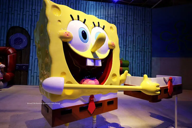 【台中南區】海綿寶寶 暢遊比奇堡特展 - 暑假來比奇堡的海底世界找住在深海鳳梨屋的海綿寶寶玩囉!海綿寶寶.派大星.章魚哥.蟹老闆.泡芙阿姨.小蝸.皮老闆和珊迪海底生活.文創園區門口還有二十座彩繪大酒桶