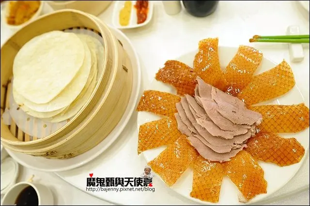 《內湖美食景點》龍都酒樓內湖新開店~廣式片皮鴨每桌限點一隻．龍蝦意麵要你命三千！