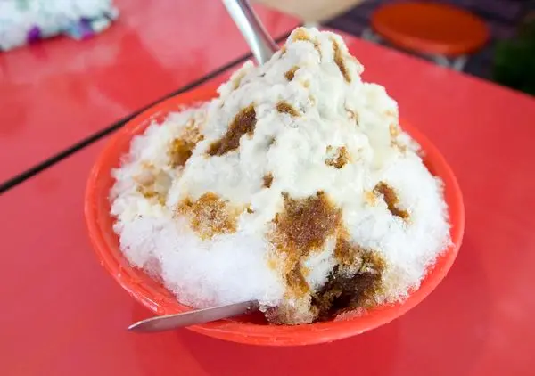 吃來吃去還是傳統黑糖刨冰加煉乳最合我的胃 - 建北黑砂糖刨冰