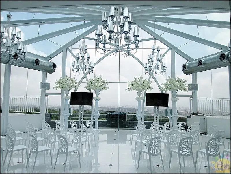 台中新景點玻璃教堂。球愛物語景觀婚禮會館。戶外室內夢幻場景浪漫破表。高檔食材無敵夜景約會勝地