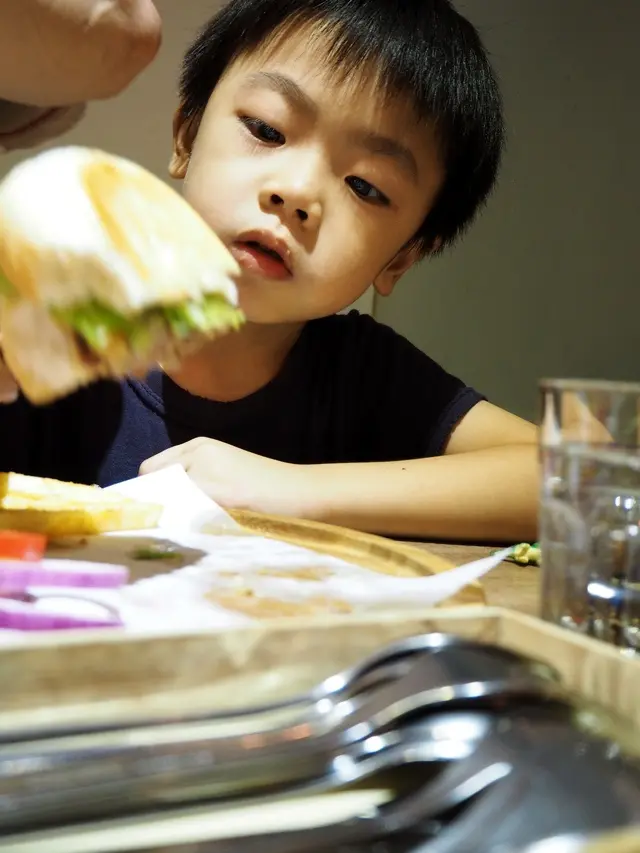 食。西式餐點。北市東區美食 國父紀念館 COOL ZI 胖廚房 大漢堡還不夠，義大利不怕你吃，只怕肚兒裝不下