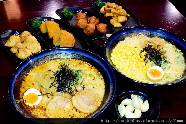 花花，甲飽沒【台北食記】花麵丸ラーメン 大推薦！好吃拉麵一碗只要120元起 蘆洲平價美食