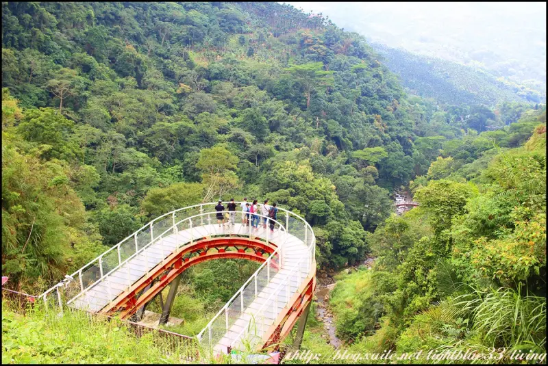 南投景點：龍鳳瀑布空中步道～南投新景點2015年7月落成