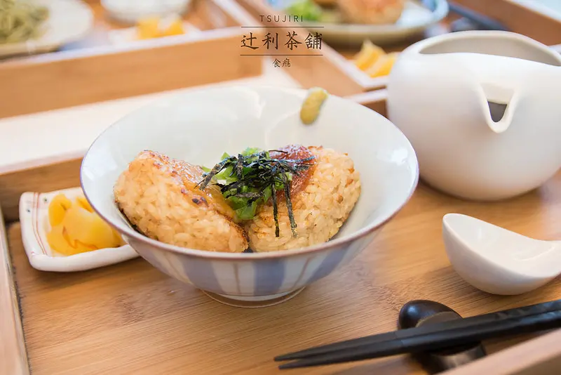 [食癮-日式]辻利茶舗TSUJIRI松山旗艦店-與滿滿的抹茶共度午茶，除了抹茶甜點還有日式輕食茶泡飯！/台北市松山區/捷運松山站City Link