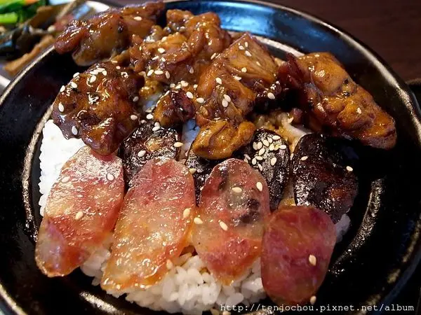 花花，甲飽沒【台北食記】寶煲食堂 cp值爆高百元美食！花雕雞雙腸煲仔飯