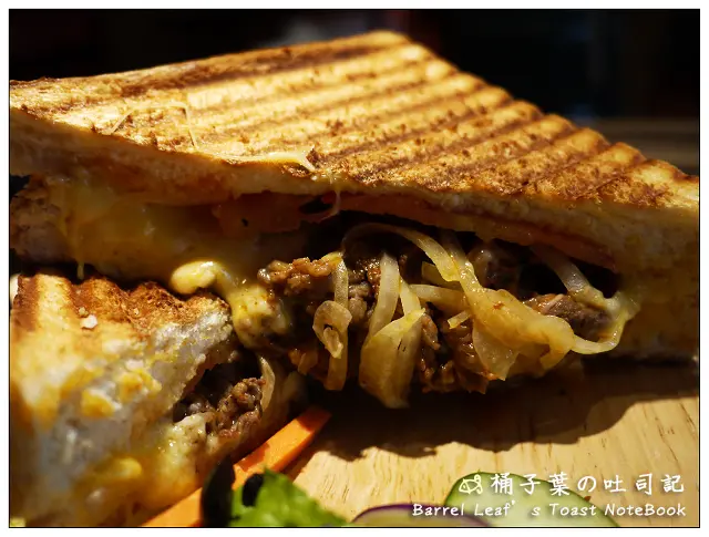 【異國料理】新北市新店區│Lets 一起 x 咬滾 (捷運新店區公所站) -- 酥脆厚實帕尼尼+鐵鍋寶貝