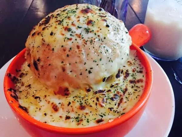 捷運忠孝復興站 ✿PORT of CALL taipei✿ 日本來的潮衣 衝浪 美食!  北海道焗烤漢堡像爆發的起司瀑布!!