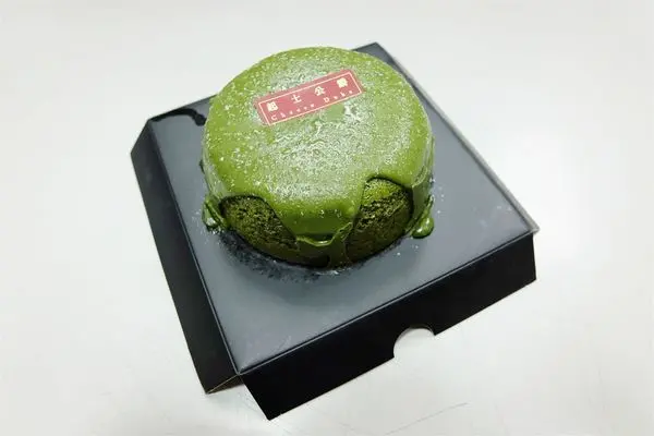 (美食)北市松山 「起士公爵 靜岡熔岩抹茶布朗尼」抹茶控不可錯過!在辦公室來一場高級下午茶吧!