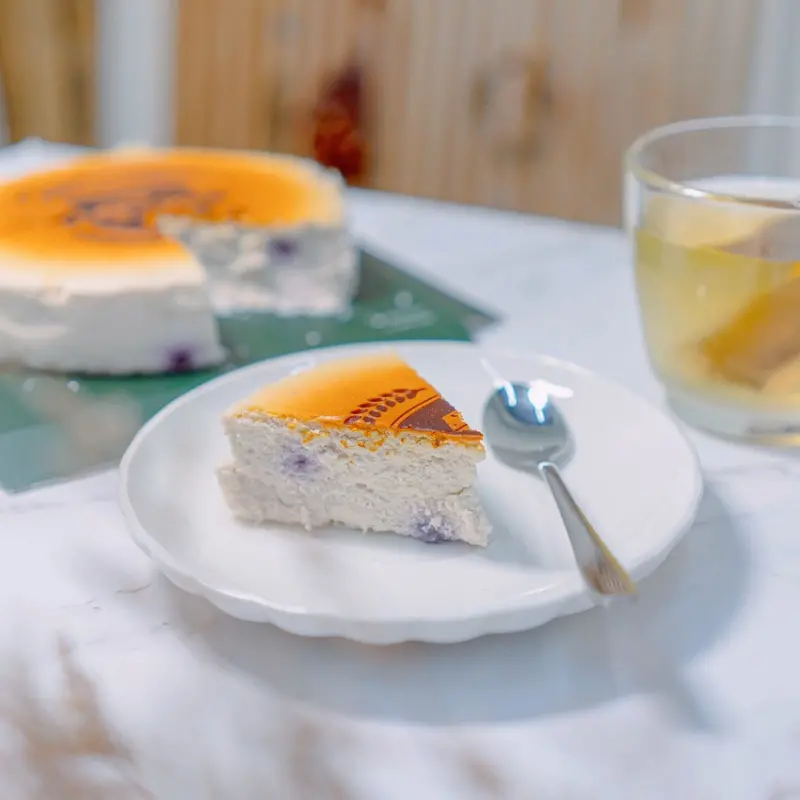 無奶油、無水，紮實濃郁的乳酪蛋糕，附上酸甜藍莓果醬 | 【台北 大同區】起士公爵 Cheese Duke