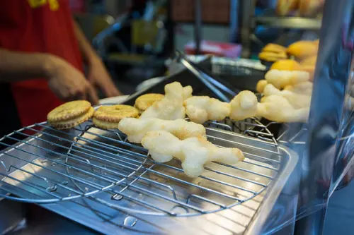 【食記】｛台南。中西區｝人氣銅板美食游爸爸蕃薯椪及白糖棵        
      