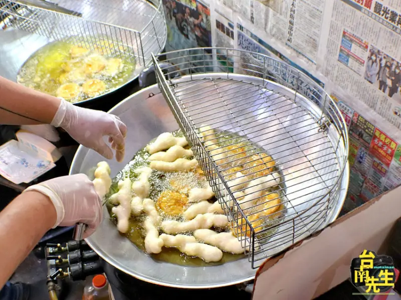 台南白糖粿／40多年老店／從路邊攤賣到開店面／當天備料限量供應／完全沒有油耗味／傳統古早味點心／散步甜食台式下午茶