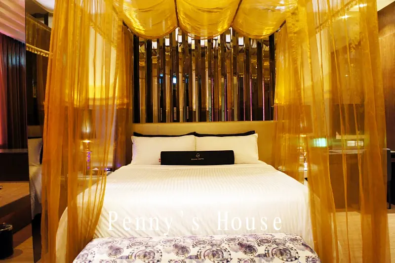 
【台中住宿】都樂休閒旅館 Motel - 房間居然有專業級的原版影音KTV包廂，整個晚上唱不停！！(上集 - 樂茵套房介紹)
