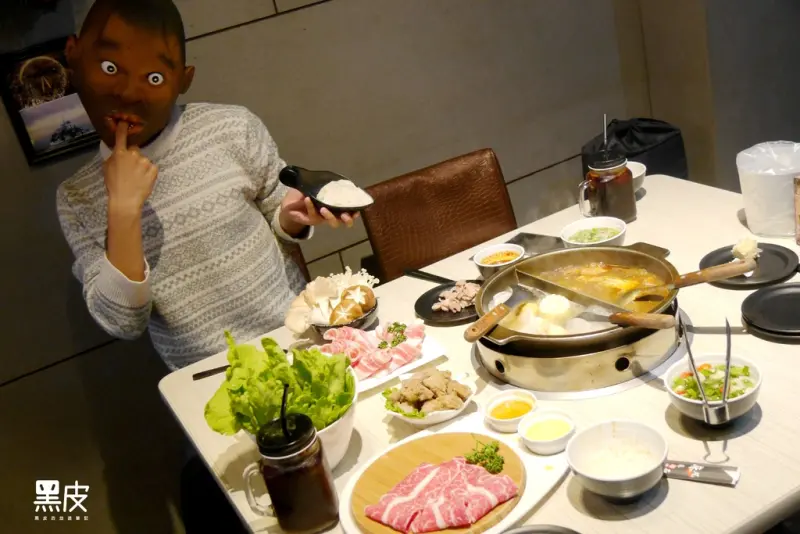 【台北※美食】麻凡  藝人明星指名的麻辣鴛鴦石頭火鍋  讓人一吃就上癮 一點都不麻煩(凡)