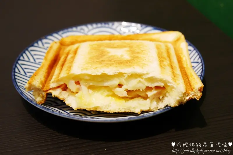 【新北-板橋區】「大佬咖啡冰廳」熱壓吐司/港式茶飲，近永豐陸橋