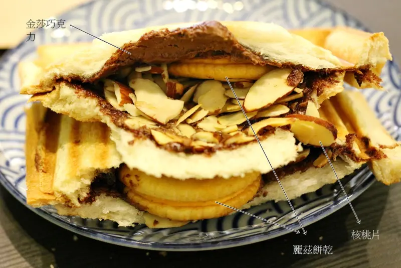  大佬咖啡冰廳 熱壓土司裡面居然有麗茲餅乾 港式熱壓土司 早午餐咖啡店(新北市板橋)