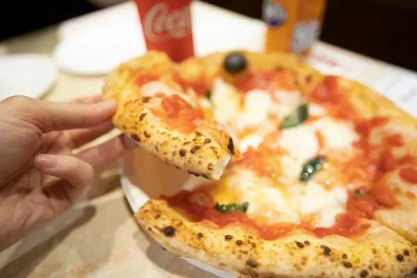 Solo Pizza Napoletana (台北海外店) - 越嚼越有韻味的麵皮才是重點