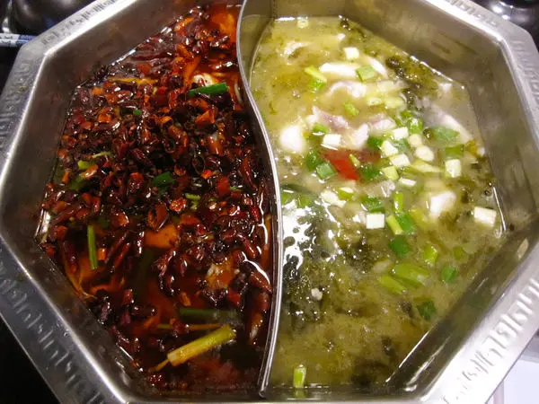 【台北市】道地四川風味重慶鴛鴦活魚火鍋-中國瘋實料火鍋