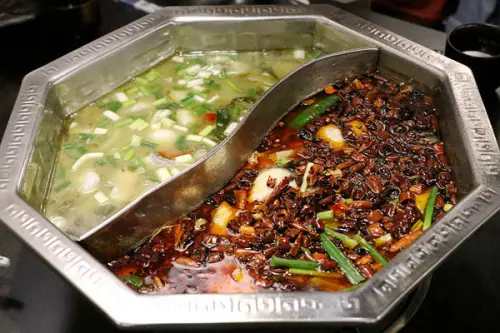 【羽諾食記】中國瘋實料火鍋店♥現撈活魚實料火鍋~重慶水煮魚&重慶酸菜魚鴛鴦鍋♥台北長安東路火鍋              