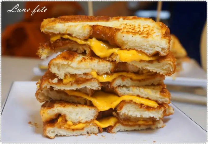 【台南國華街美食推薦】假日限定-臺南熱樂煎五星主廚快餐車 層層疊疊爆漿美味讓你吃了難忘! 團購宅配年節聚會也要吃吃吃!(露營區美食/團購宅配/宅配美食/聚會開趴/桌遊良伴)