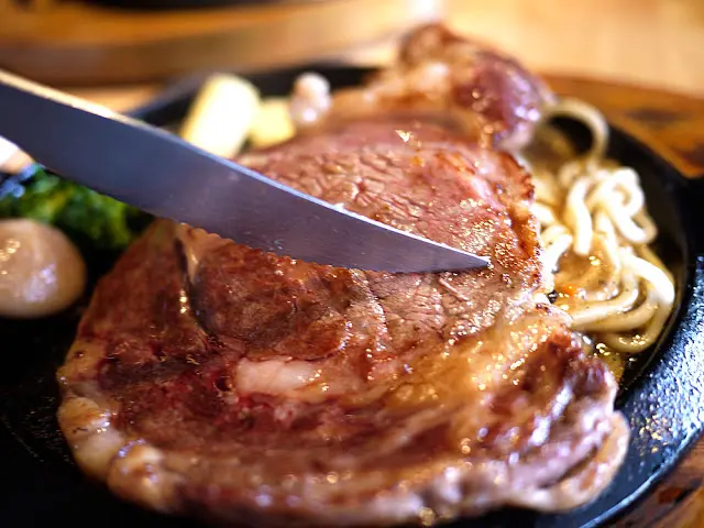 
台中太平牛排館│吃原塊牛肉的牧森原味牛排，下午一點排隊人潮不間段邀約
