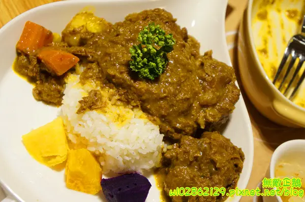 【台南-東區】咖哩x有機+無毒食材...來自花蓮的美味...可續白飯及咖哩醬...南澳有機米/自助式/續杯半價/萬田有機豆花《家咖哩(台南成大店)》        
      