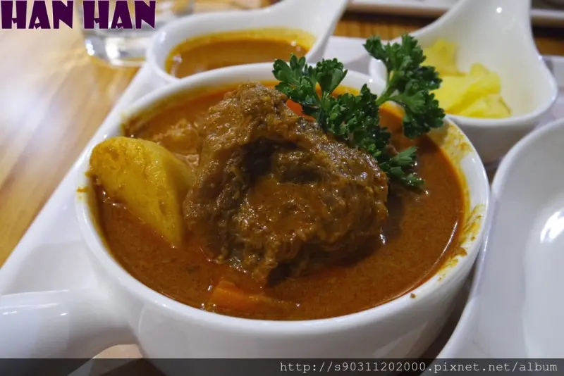 【台南東區 家咖哩】 肉燉煮的軟嫩剛剛好，可以無限續醬續飯，吃得好滿足啊!!!