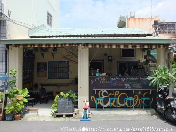 【美食特搜。屏東市】Whatzup糀炒。炒飯現點現炒 平日才能吃到的巷弄美食 文青藝術風炒飯店        
      