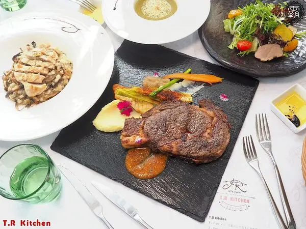  T.R Kitchen義法私廚料理，北屯美食聚餐推薦，在地食材融入義法料理，桂丁雞軟嫩、肋眼牛肉汁香甜~        
      