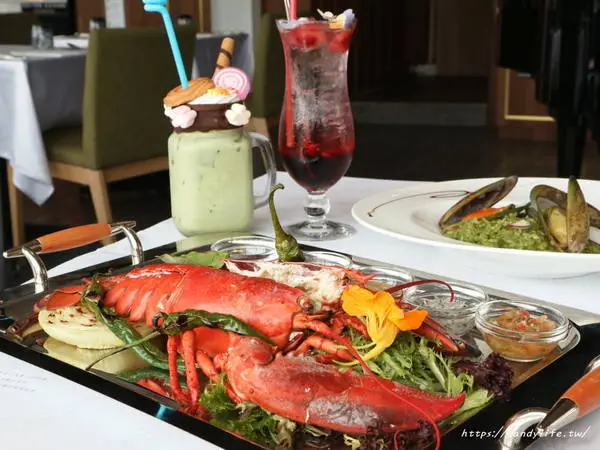 台中美食│T.R Kitchen〃大坑義法料理推薦!!波士頓活龍蝦入料，用料實在，裝潢氣派，台中約會首選餐廳~        
      