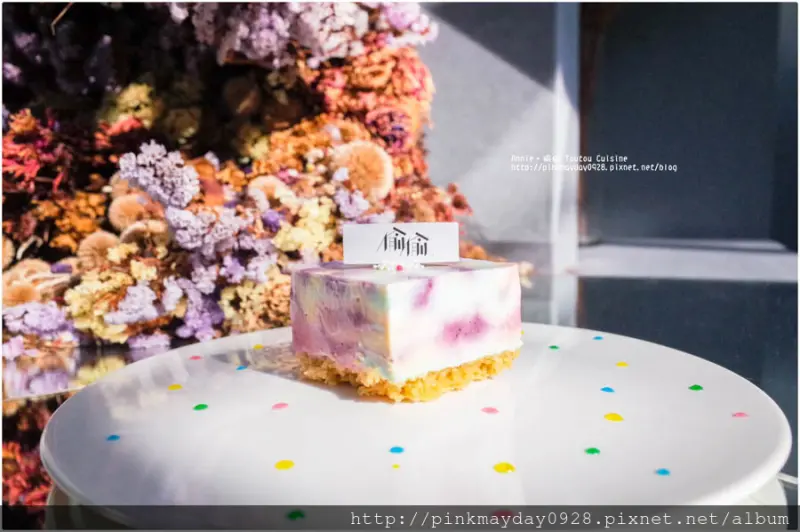✿台中✿ 就是要浮誇的美感 夢幻的乾燥花玻璃屋下午茶 每款甜點都好拍 還有很浪漫唯美的新鮮玫瑰氣泡飲 ➜ 偷偷 Toutou Cuisine