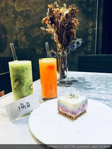 【台中／甜點】玻璃屋裡的超夢幻甜點→誰『偷偷』把彩虹放進甜點裡★偷偷Toutou Cuisine☆網美必訪／ＩＧ洗版甜點