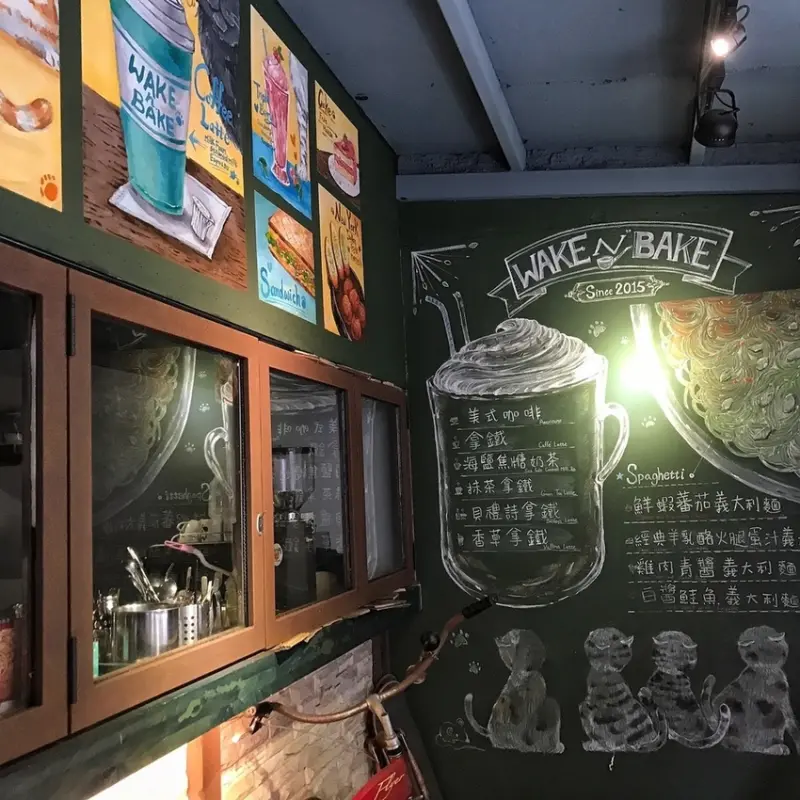 市政府附近美食!!! 好可愛的店貓【美食】WAKE n BAKE─台北信義區─巷弄中的美味義大利麵