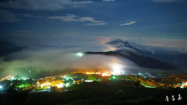 【嘉義】頂石棹雲海翻動，雲霧裡的阿里山公路、嘉義市景、月光星空琉璃夜