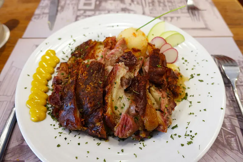 (胖樺食記)台北永康街推薦餐廳「歐嬤烏蘇拉」/大安區捷運東門站美食/經典德式豬腳香腸啤酒/麵包烘培/蘋果派/商業午餐/期間限定套餐五折