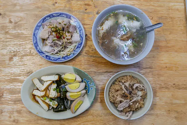 【板橋美食里廣播】【府中站】秋香ㄟ店(古早味油飯)