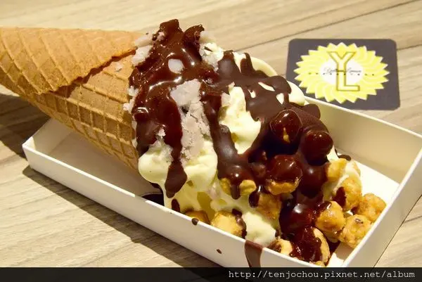 花花，甲飽沒【台北食記】Yellow Lemon黃檸檬二店 自選配料創意冰淇淋 信義區甜點推薦