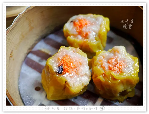 [台南食記] 香港角‧港式飲茶~黯然銷魂煲仔飯&乾炒牛肉河粉&大排檔&金牌鮮蝦餃&脆皮火燒肉&金屋藏嬌&鴛鴦奶茶！