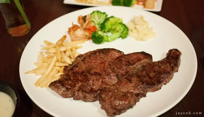  新莊黑傑克牛排，炭火直燒的原味碳烤牛排【新莊棒球場美食餐廳】