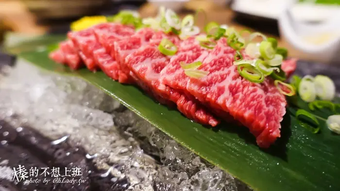 台北│東門站約客頂級和牛燒肉，工業風裝潢 帥氣約客夏男孩"壁咚"服務