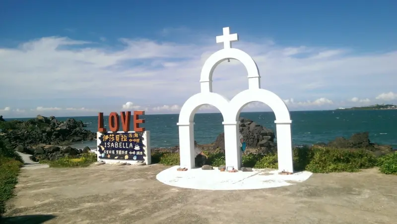 *石門景點*伊莎貝拉海灘咖啡館，希臘地中海景觀，碧藍的池水加上海景，超級無敵美景!