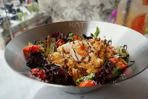 【台中西區】卡司複合式餐廳Katz Fusion Restaurant - 透明落地窗工業風賣著韓式創意料理.朋友聚會地點.精誠商圈巷弄內