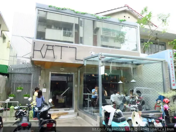 台中精誠商圈。。KATZ卡司複合式餐廳~~美韓創意料理新吃法，推薦起司馬鈴薯辣燉雞，好吃又可DIY~~