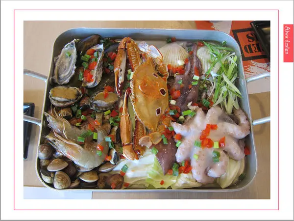 【新竹美食】OMAYA麻藥瘋雞-新竹關新店！人氣高CP的「釜山巨無霸海鮮盆」每一口都是滿足的鮮甜甘美，吃完超爽快！