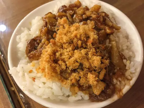 四方阿九魯肉飯 - 好吃的魯肉飯很多但你不在裡面