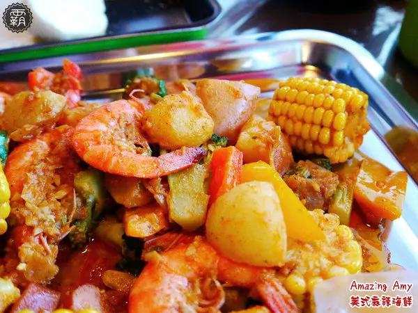 Amazing Amy神奇艾米美式麻辣海鮮，穿圍兜手套豪邁用餐！        
      