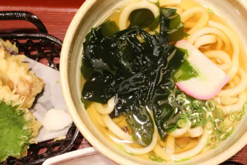 在日本的第一餐~杵屋実演手打うどん~同場加映東大寺~