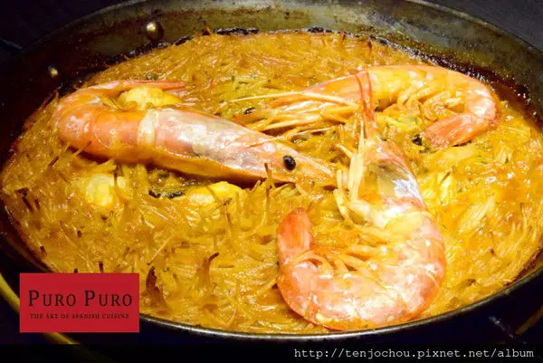 花花，甲飽沒【台北食記】全台不超過五間！會「起立」的西班牙海鮮燉麵！PURO PURO西班牙傳統海鮮料理餐廳