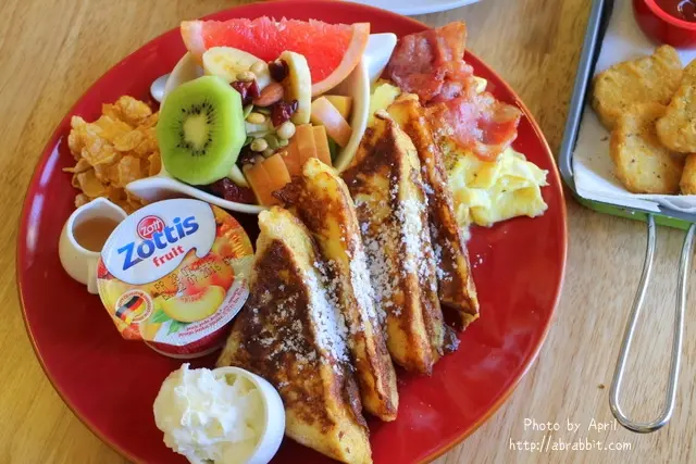 [台中]包旺家BOWWOW–早午餐非常豐盛，寵物友善餐廳，有可愛的店狗喔！@北屯區 漢口路 柳陽西街