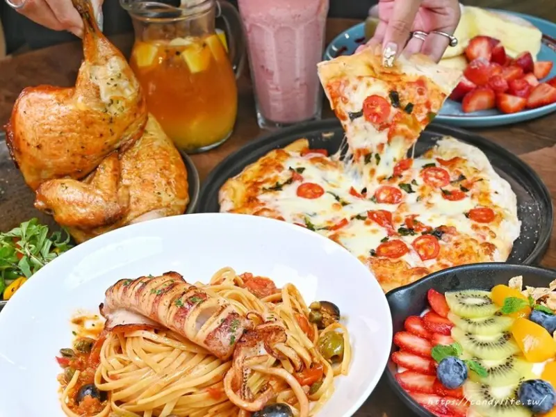 台中咖啡廳推薦，首推爐烤半雞驚豔值超高，高挑設計聚會、約會、商務辦公都超適合